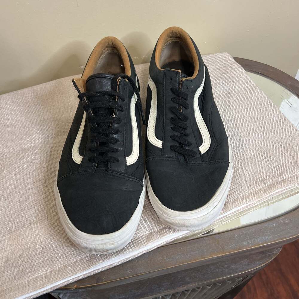 Vans Old Skool Leather Black & White Sneakers